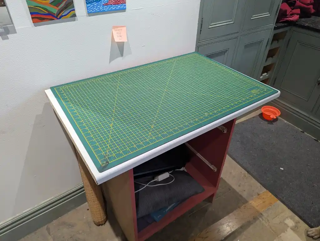 20261005_cuttingtable.webp